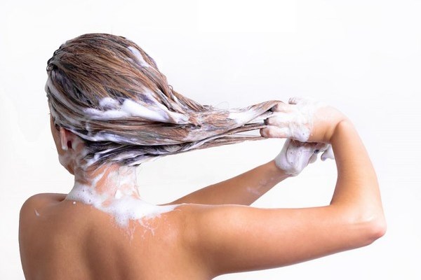 сколько раз нужно мыть жирные волосы