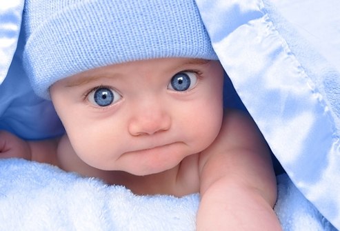 Младенцы часто рождаются с незначительным быстропроходящим косоглазием