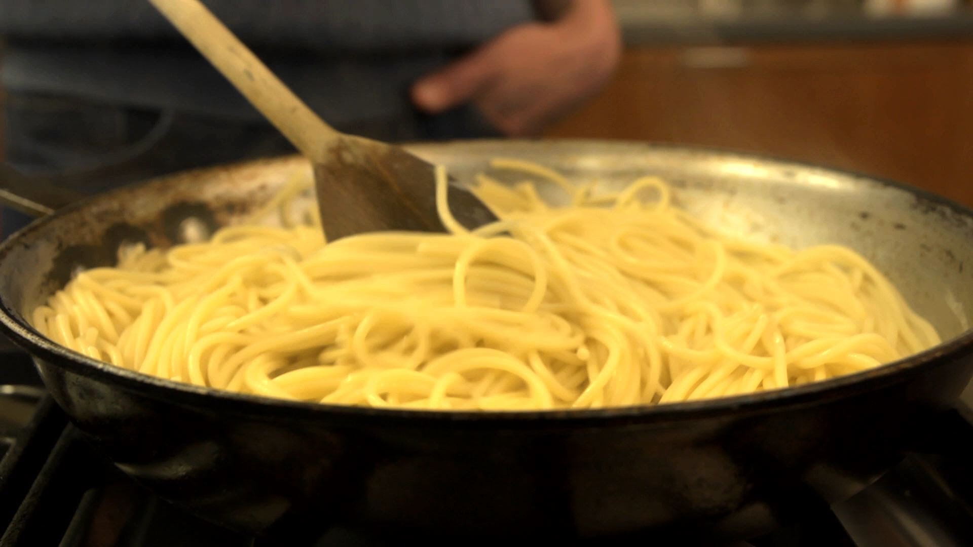 Простые рецепты макарон в сковородке без предварительной варки