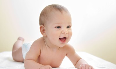 ребенок в 3 месяца улыбается