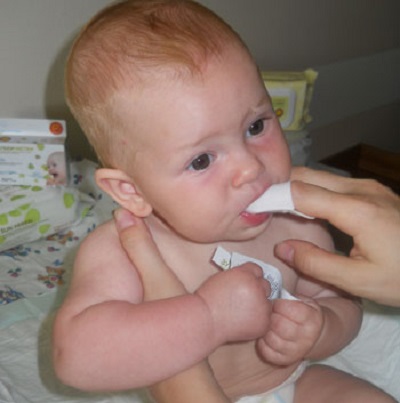 Обработка полости рта новорожденного