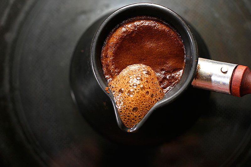 Как правильно варить кофе в турке на плите