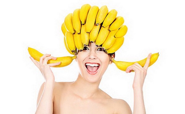 Бананы на голове у женщины