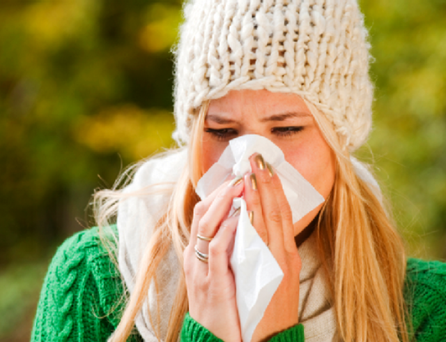 В прохладную погоду слезятся глаза. Сезонная аллергия осенью. Осенняя аллергия. Аллергия осенью.