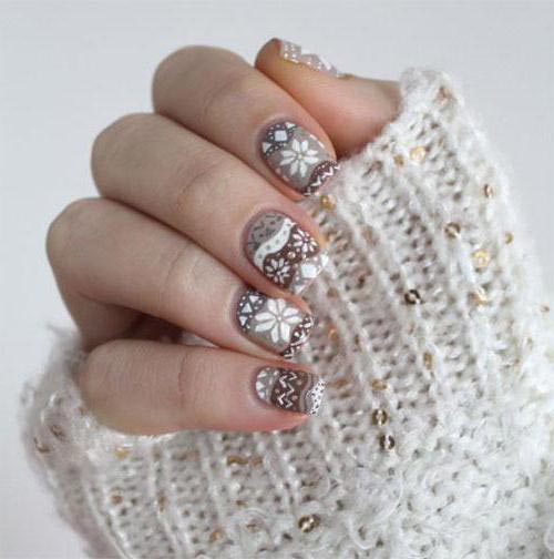 Модный дизайн зимнего гель-лака на ногти