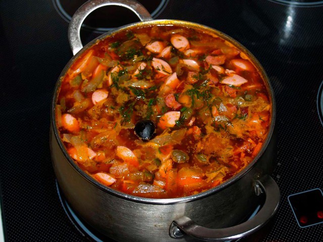 Суп-солянка с колбасой: рецепт приготовления в домашних условиях