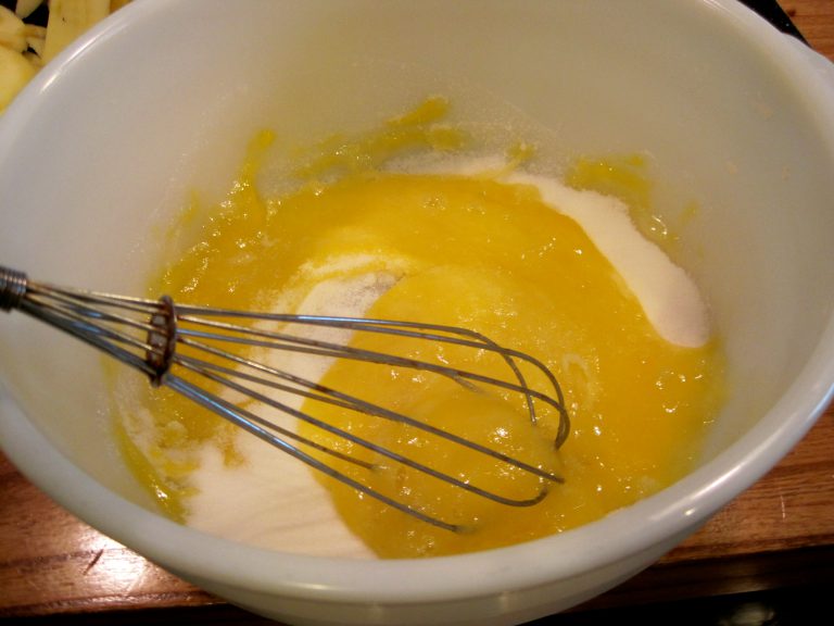 Как правильно готовить омлет на сковородке