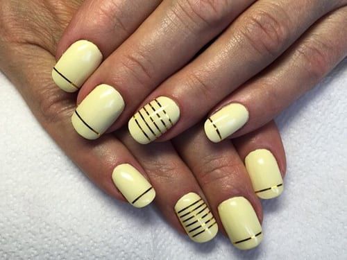 Дизайн ногтей желтым гель лаком с полосками