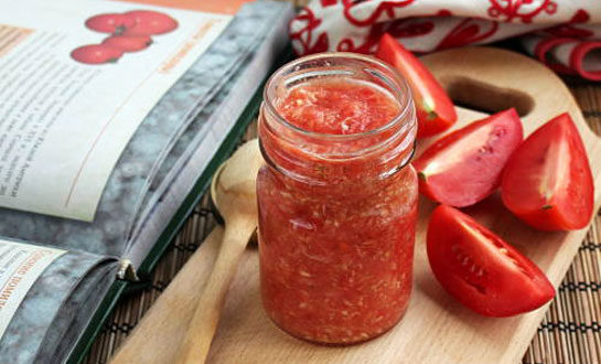 Как готовить горлодёр из помидор с чесноком и хреном