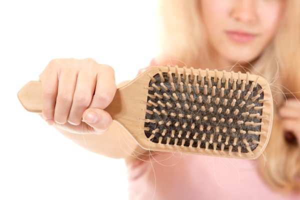 как решить проблему с выпадением волос при климаксе